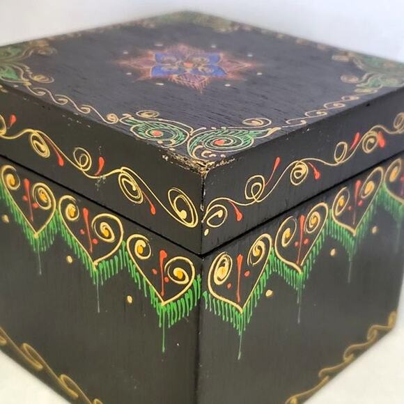 Vintage Hand-Painted Black Wooden Trinket Box with Lid Thailand 4x4x3.5. - Picture 3 of 5